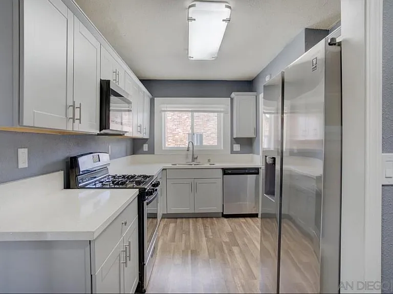 9425 Apple St — Photo 2