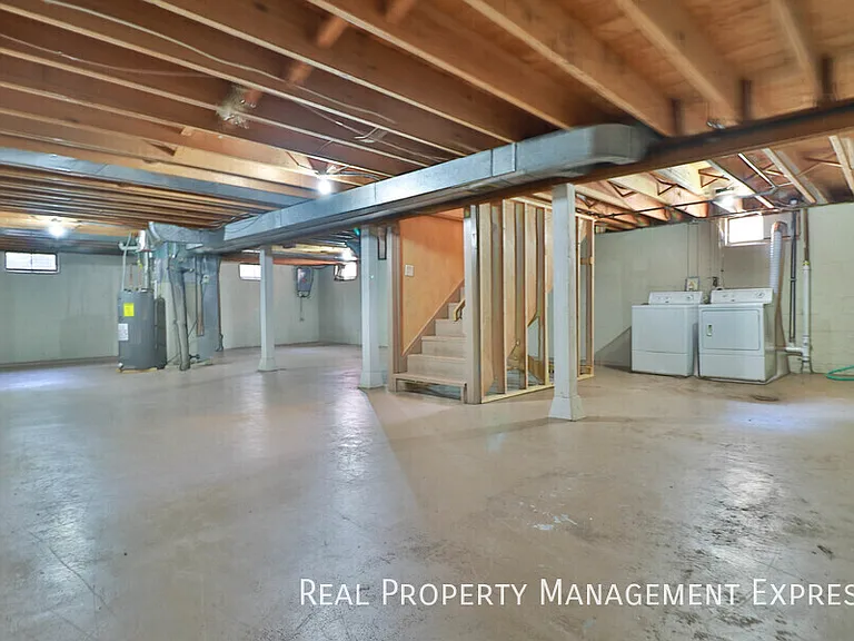 1904 S Hawthorne Ave — Photo 21