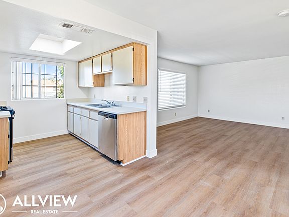 5th image of 11325 Laurel Ave #12