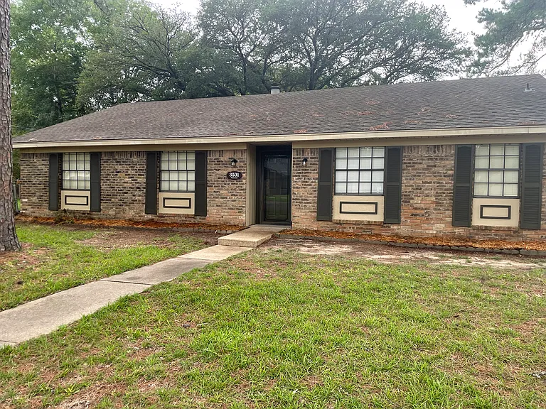 3501 Pinecrest St — Photo 1