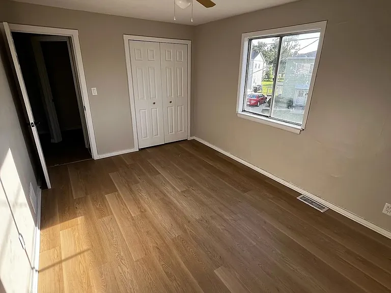 32105 Genessee St — Photo 15