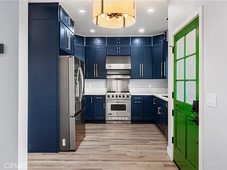 727 E Myrtle Ave #B — Photo 3