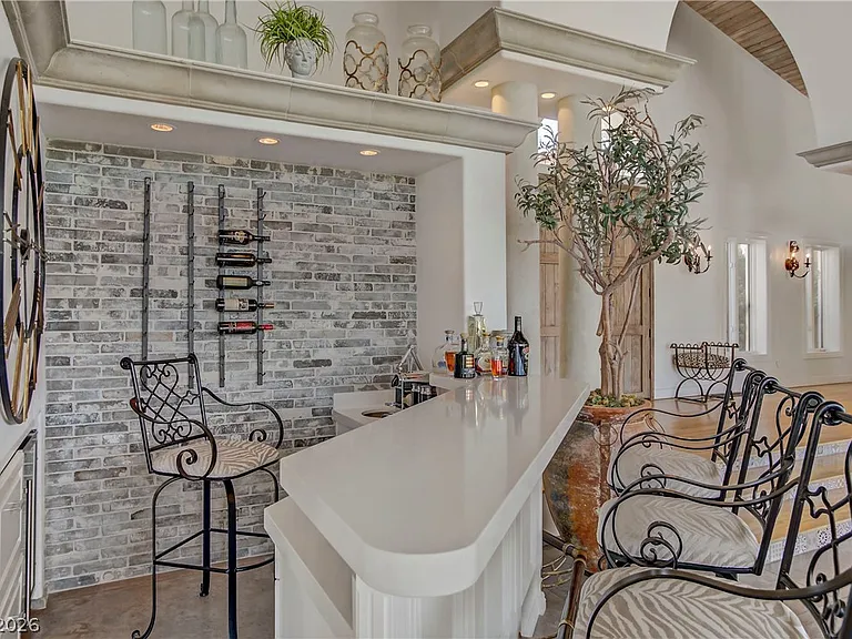 8628 Scarsdale Dr — Photo 13