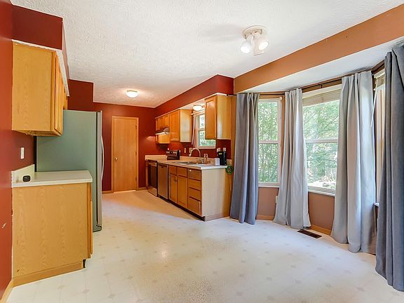 4th image of 1431 Pinehurst Ct