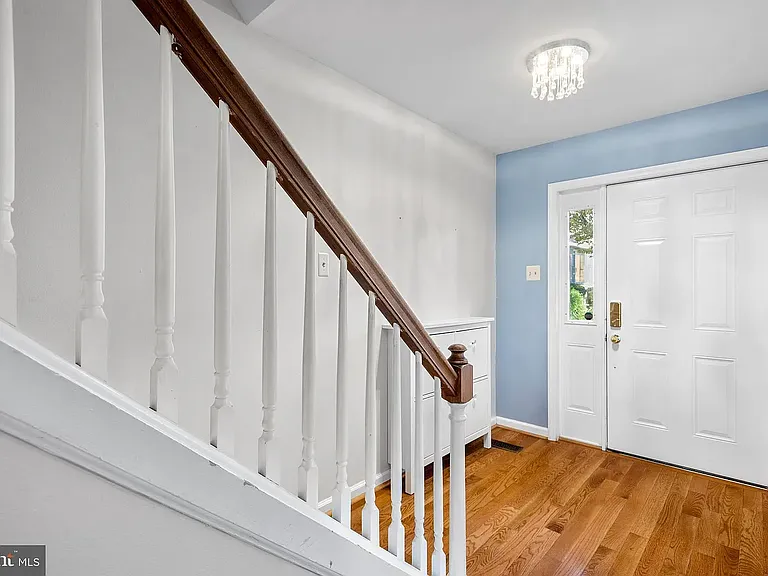 60 Iroquois Ct — Photo 3