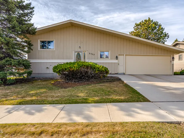 2537 Hillview Ave, Bismarck, ND 58501