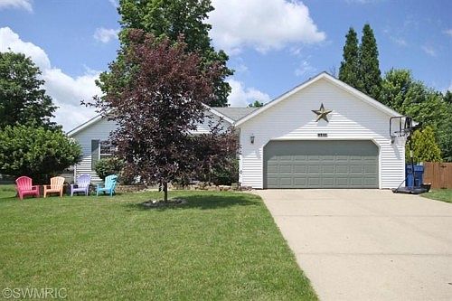 2nd image of 4943 Yellow Pine Ln
