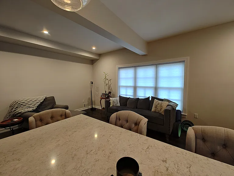 711 E 3rd St #2 — Photo 30