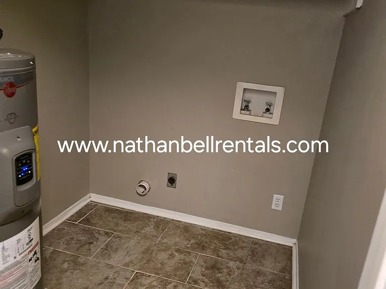 2140 40th St SE — Photo 11