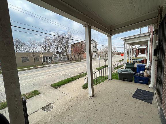 3rd image of 536 W Town St #536