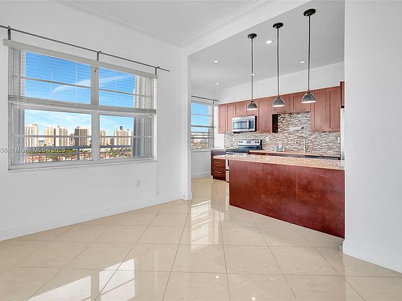 5th image of 18041 Biscayne Blvd #Penthouse 04-4