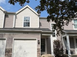 2038 College Green Dr, Elgin, IL 60123