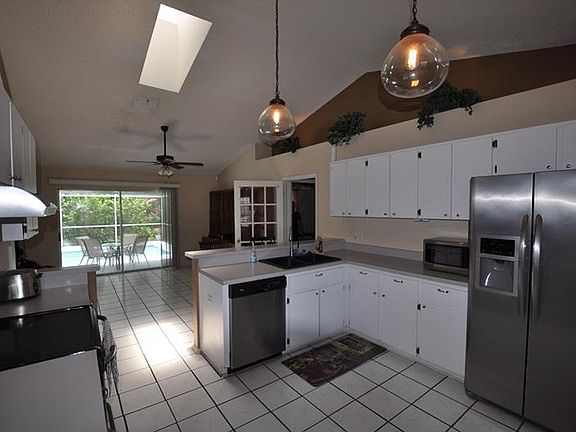 4th image of 4203 Longfellow Dr