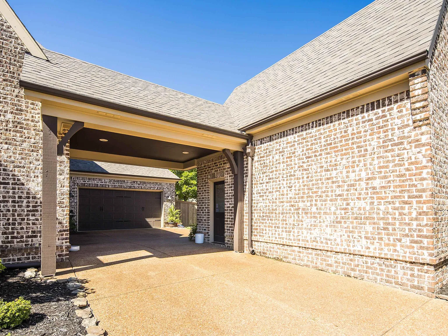 4 bed, 3.0 bath, 3558 sqft, $4,000 — Photo 3