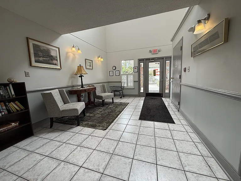 Riverclub Building 2, Lobby