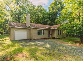 5119 Pine Tree Ln, Pocono Summit, PA 18346