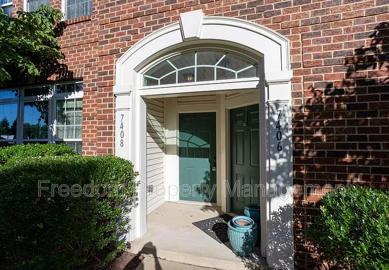 7408 Brunson Cir — Photo 9