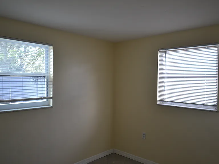 1351 Whitehall Ln — Photo 13