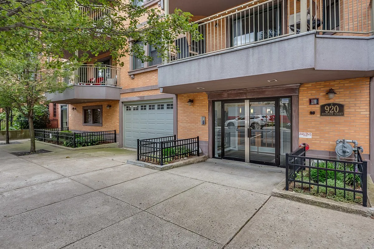 Building Photo - 920 Jefferson St #603
