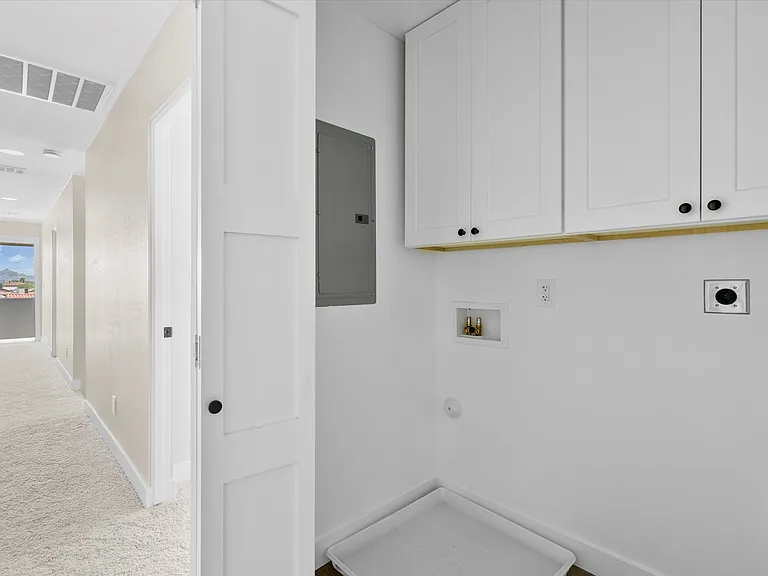 2551 E Broadway Rd — Photo 16