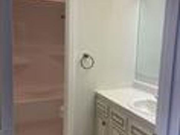 5th image of 125 Berwick Dr APT V