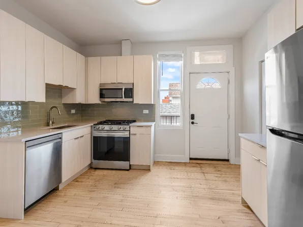 2046 N California Ave APT 2F, Chicago, IL 60647