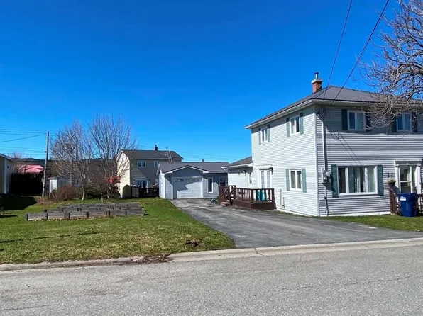 8 Batstones Road, Corner Brook, NL A2H2A1