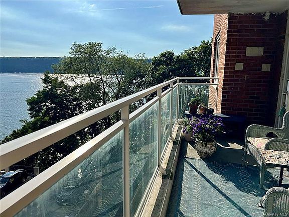 2nd image of 2575 Palisade Ave APT 5B