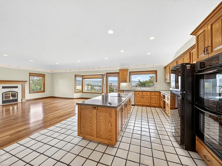 18750 Castle Hill Dr — Photo 13
