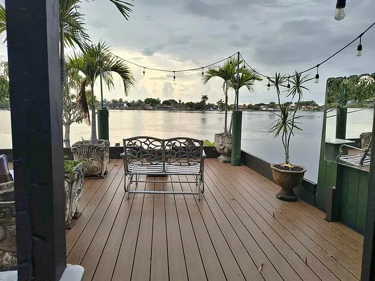5741 SW 24th Ave — Photo 1