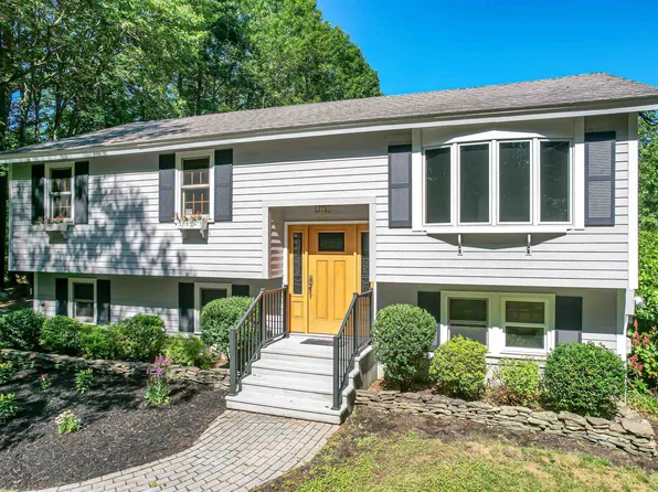 8 Phoenix Drive, Kingston, NH 03848
