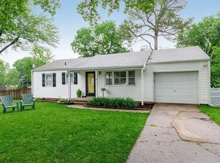 5318 W 77th Cir, Prairie Village, KS 66208