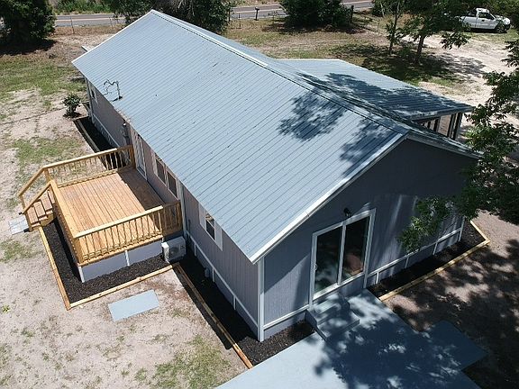 4th image of 604 SE Bisbee Loop