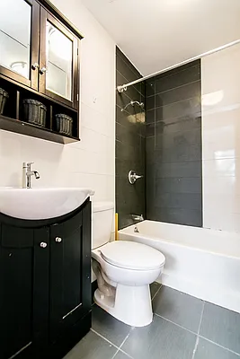 Rented by Nooklyn NYC LLC | media 71