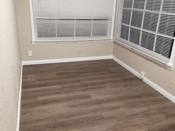 4th image of 924 Height St #B
