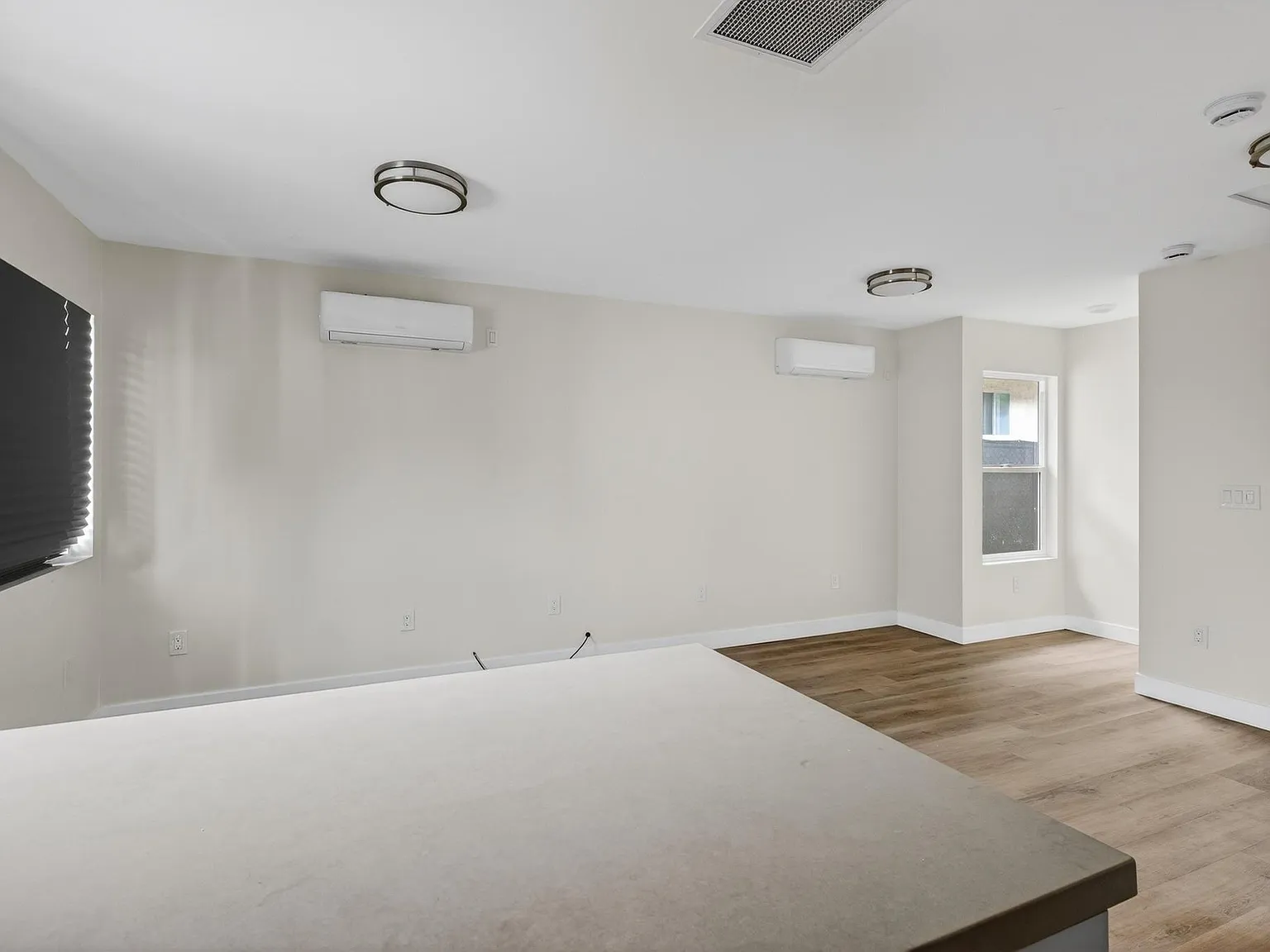 1 bed, 576 sqft, $2,350 — Photo 3