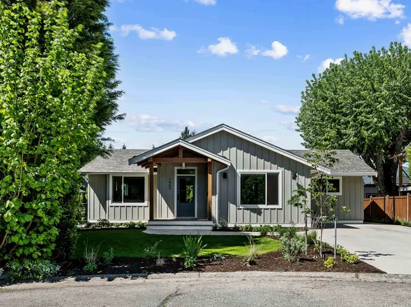 7465 Laurel Pl, Kent, BC V0M 1A2