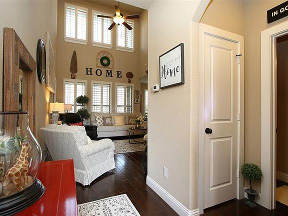 5th image of 1015 Brook Hollow Dr