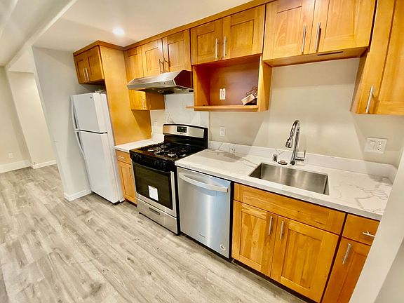 3rd image of 130 Graystone Ter #5A