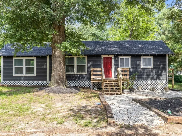 1007 S Pecan St, Woodville, TX 75979