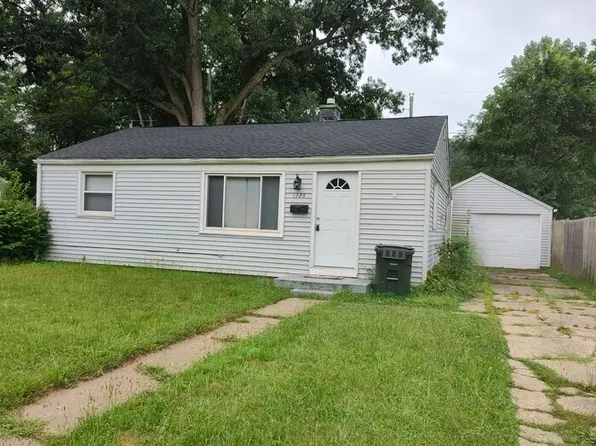 1326 Eastbrook Dr, South Bend, IN 46616