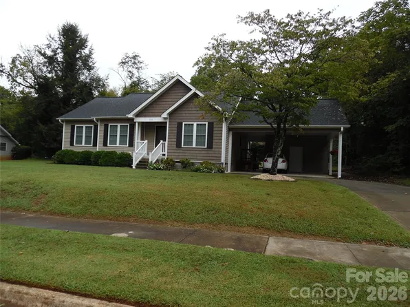 216 W 7th St, Newton, NC 28658