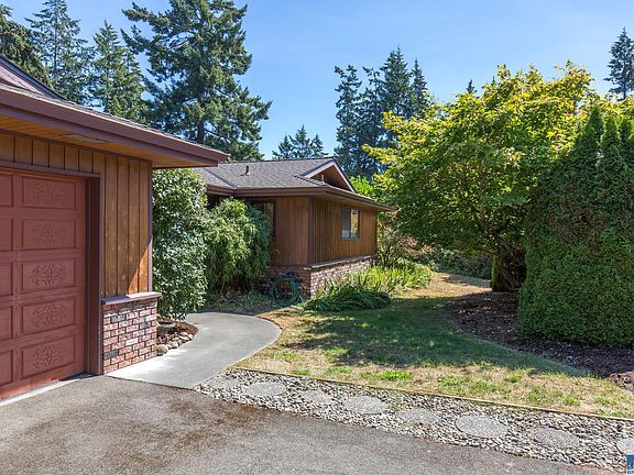 3rd image of 151 Sunland Dr