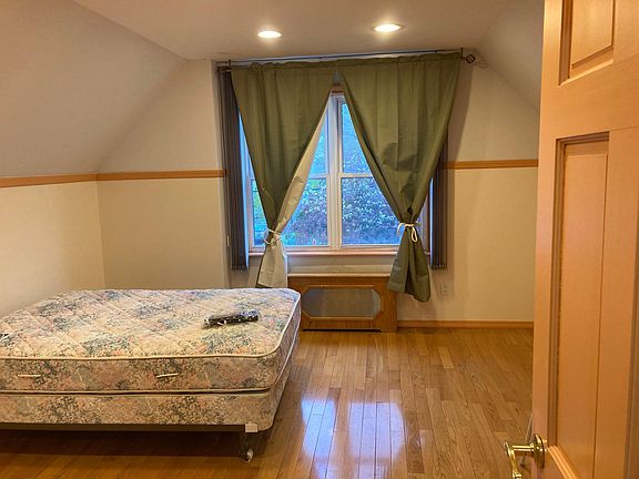 4th image of 8042 168th St #1B