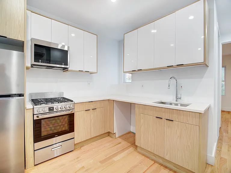 151 Williams Ave #2L — Photo 1