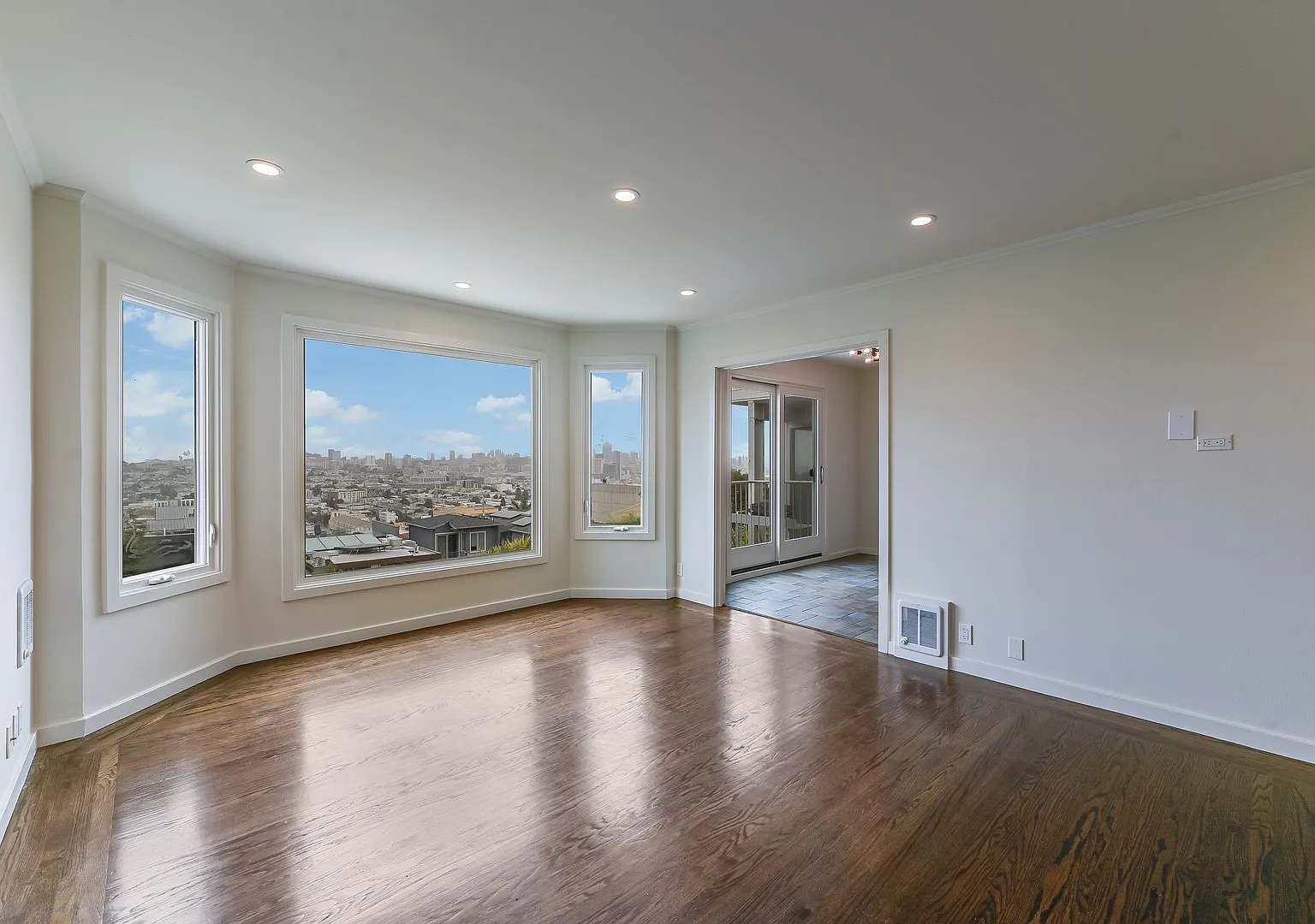 Panoramic SF Views, Elevated Cul-de-Sac Home in Eureka Valley — Photo 2