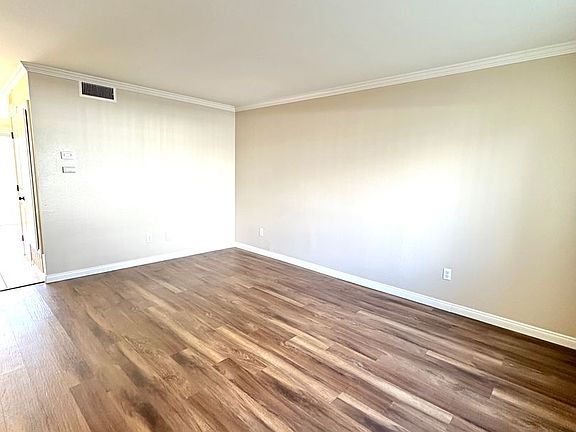 3rd image of 16742 Hoskins Ln APT C