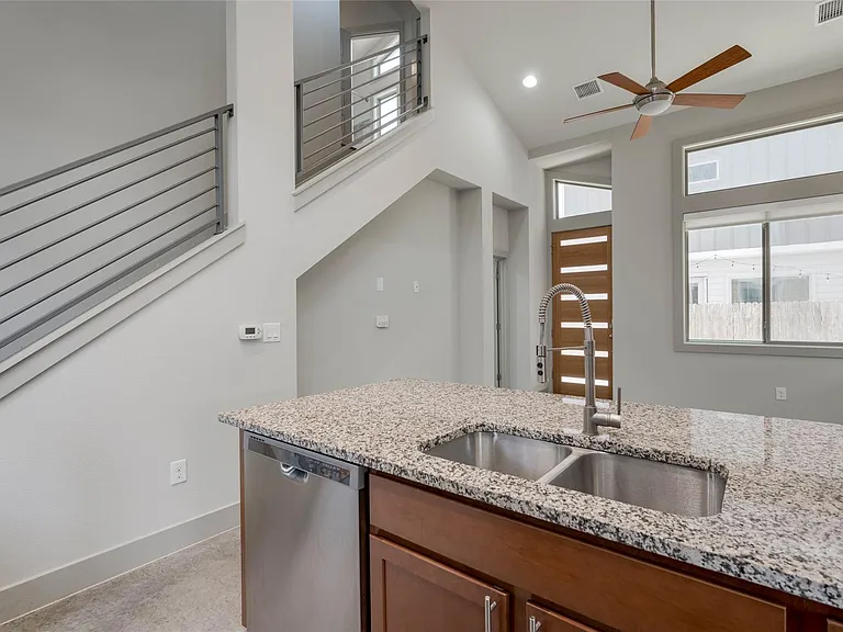 2612 Willow St #B — Photo 8