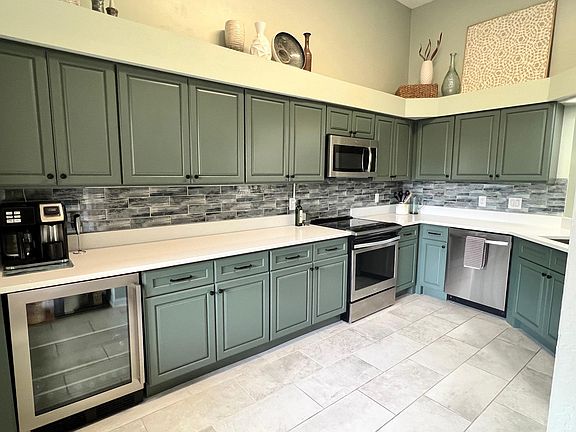 3rd image of 1240 Saint Tropez Cir