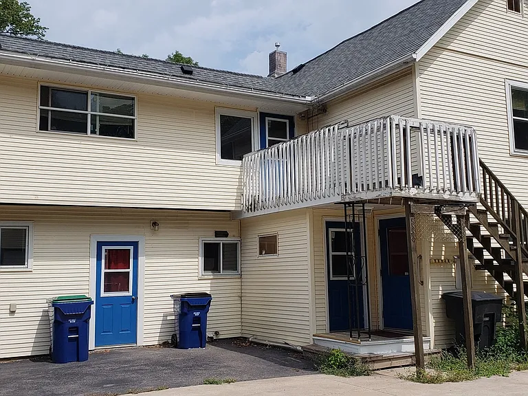 727 Washington St — Photo 2